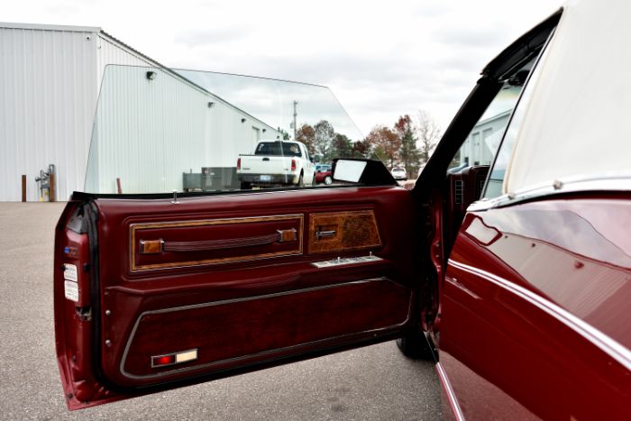 Buick-Riviera-1983-Red-Red-27