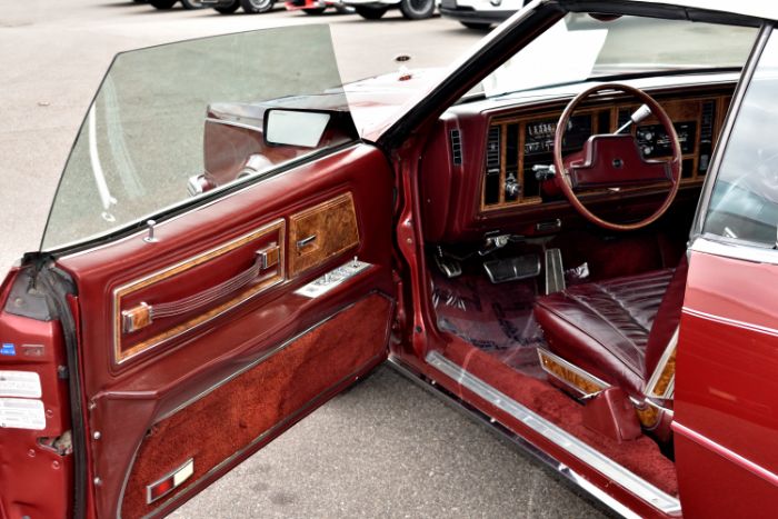 Buick-Riviera-1983-Red-Red-28