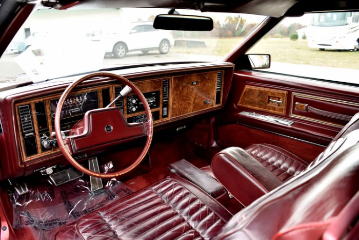 Buick-Riviera-1983-Red-Red-29