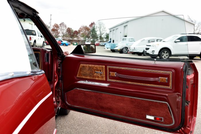 Buick-Riviera-1983-Red-Red-33