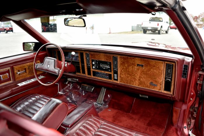 Buick-Riviera-1983-Red-Red-35
