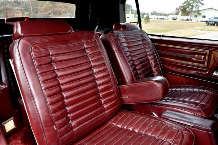 Buick-Riviera-1983-Red-Red-36