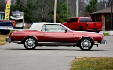 Buick-Riviera-1983-Red-Red
