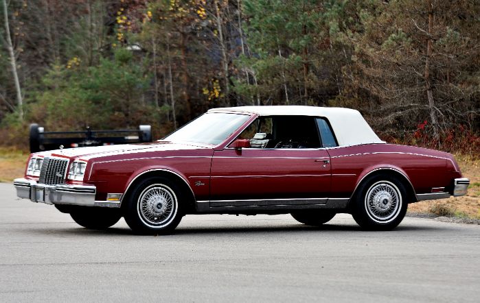 Buick-Riviera-1983-Red-Red-38