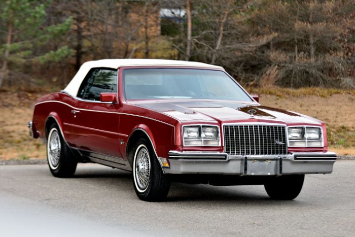 Buick-Riviera-1983-Red-Red-4
