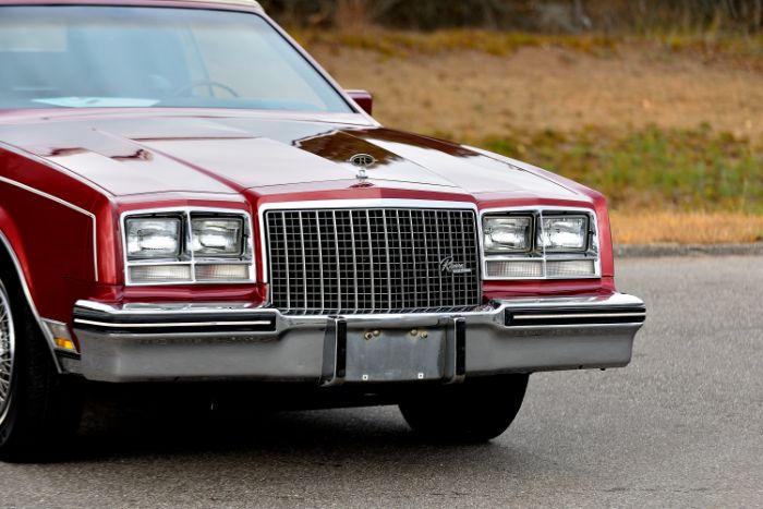 Buick-Riviera-1983-Red-Red-5