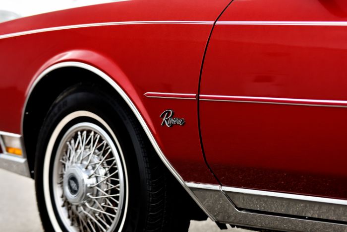 Buick-Riviera-1983-Red-Red-6