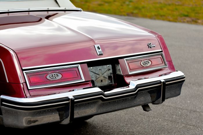 Buick-Riviera-1983-Red-Red-7
