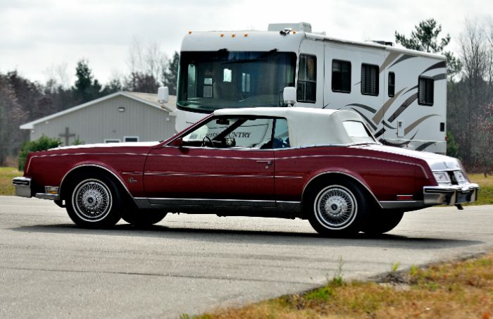 Buick-Riviera-1983-Red-Red-9
