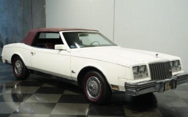 Buick-Riviera-1983-White-Burgundy-12