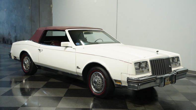 Buick-Riviera-1983-White-Burgundy-12