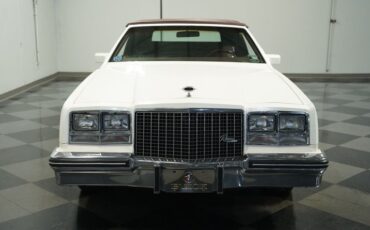 Buick-Riviera-1983-White-Burgundy-14