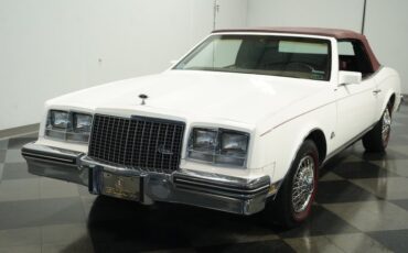 Buick-Riviera-1983-White-Burgundy-15