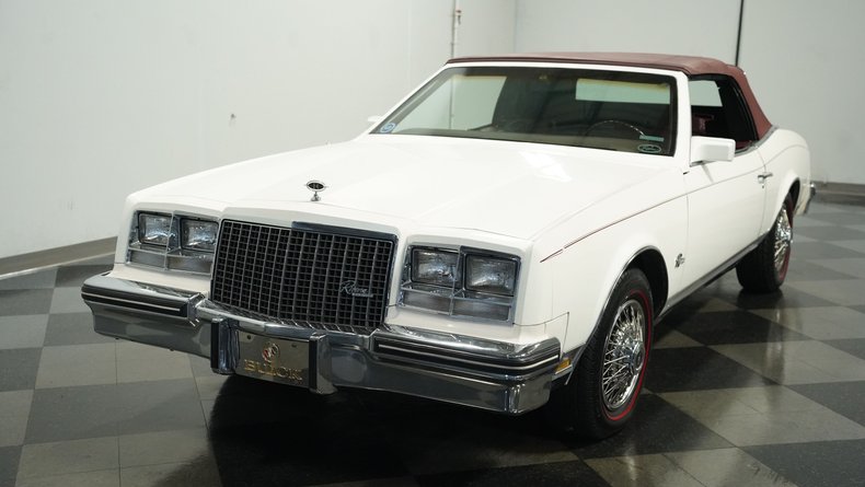 Buick-Riviera-1983-White-Burgundy-15