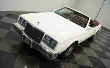Buick-Riviera-1983-White-Burgundy-16