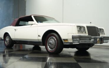 Buick-Riviera-1983-White-Burgundy-27