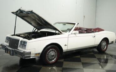 Buick-Riviera-1983-White-Burgundy-28