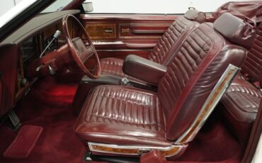 Buick-Riviera-1983-White-Burgundy-3