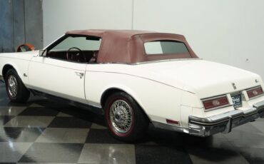 Buick-Riviera-1983-White-Burgundy-5
