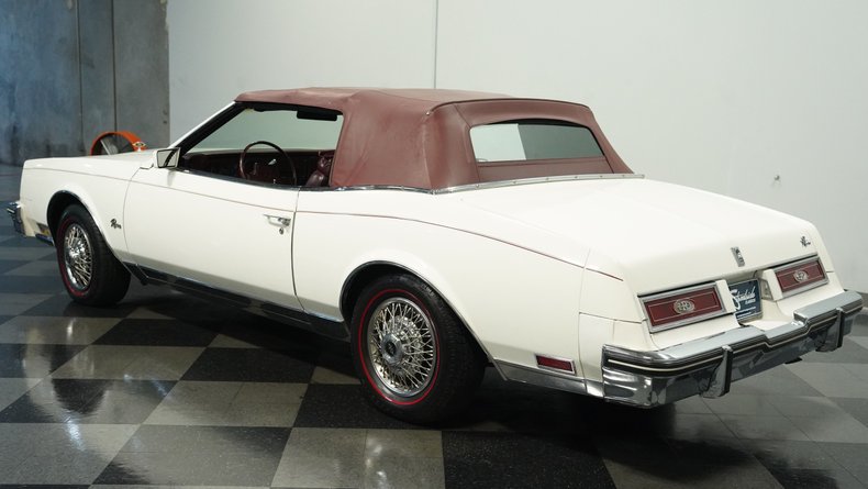 Buick-Riviera-1983-White-Burgundy-5