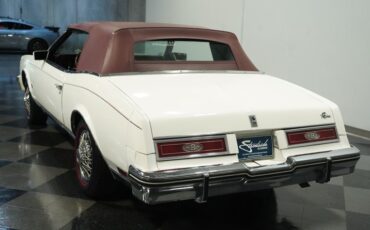 Buick-Riviera-1983-White-Burgundy-6