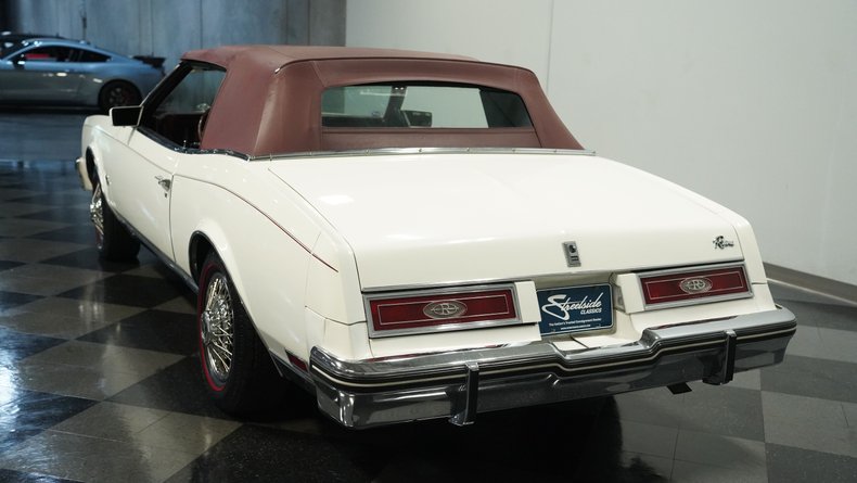 Buick-Riviera-1983-White-Burgundy-6