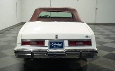 Buick-Riviera-1983-White-Burgundy-7
