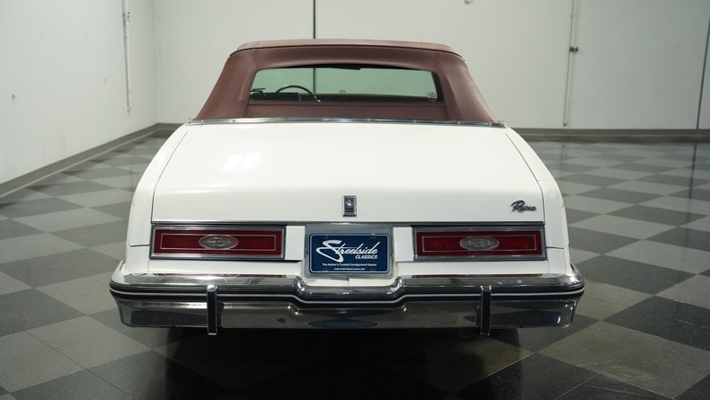 Buick-Riviera-1983-White-Burgundy-7