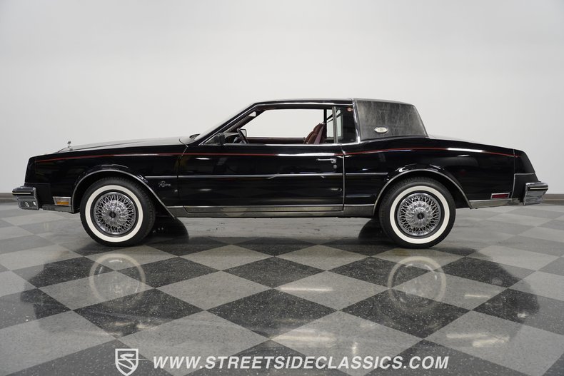 Buick-Riviera-1985-Black-Dark-Red-11