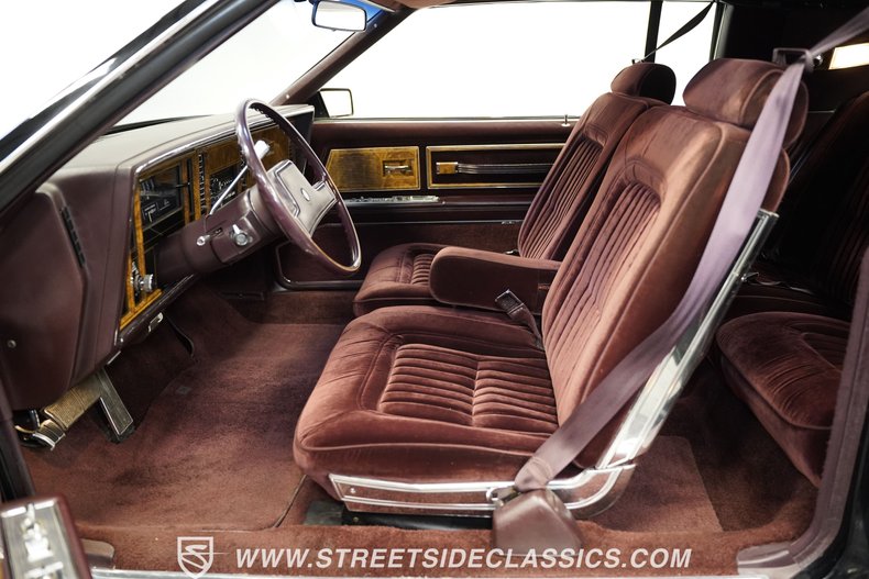 Buick-Riviera-1985-Black-Dark-Red-18