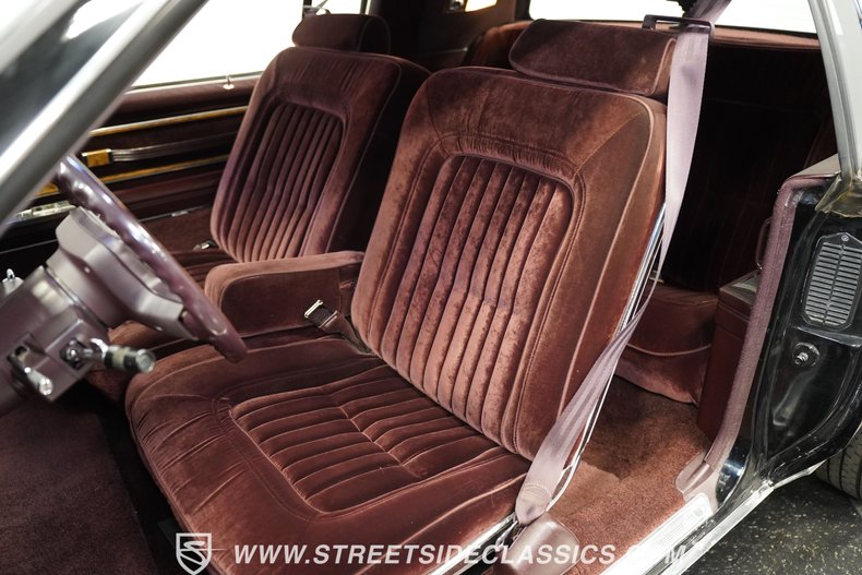 Buick-Riviera-1985-Black-Dark-Red-19
