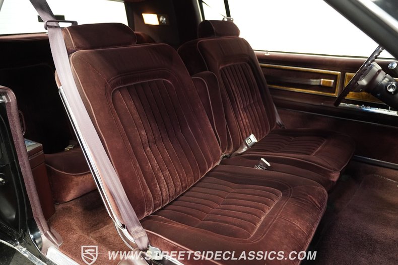 Buick-Riviera-1985-Black-Dark-Red-21