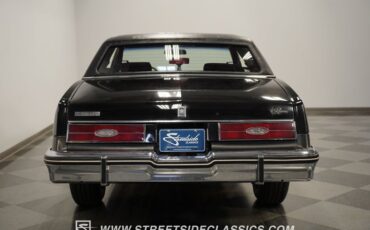 Buick-Riviera-1985-Black-Dark-Red-26