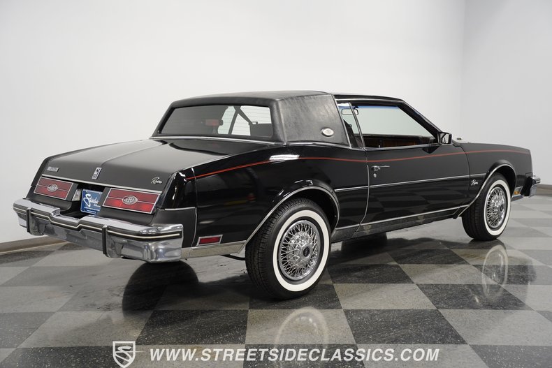 Buick-Riviera-1985-Black-Dark-Red-28