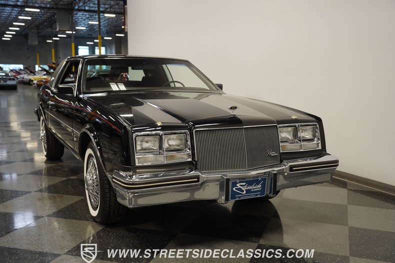 Buick-Riviera-1985-Black-Dark-Red-31