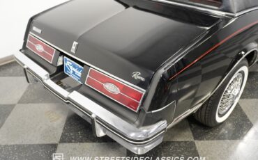 Buick-Riviera-1985-Black-Dark-Red-36