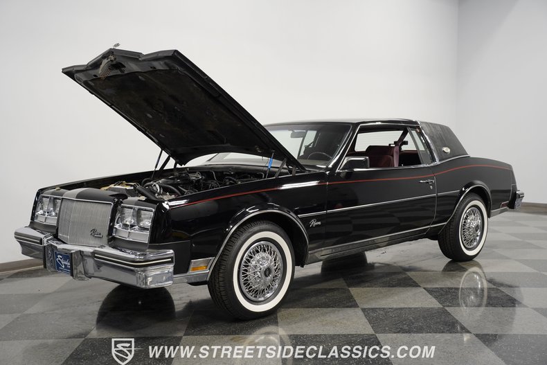 Buick-Riviera-1985-Black-Dark-Red-40