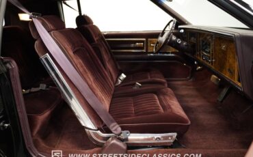 Buick-Riviera-1985-Black-Dark-Red-45