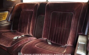 Buick-Riviera-1985-Black-Dark-Red-46