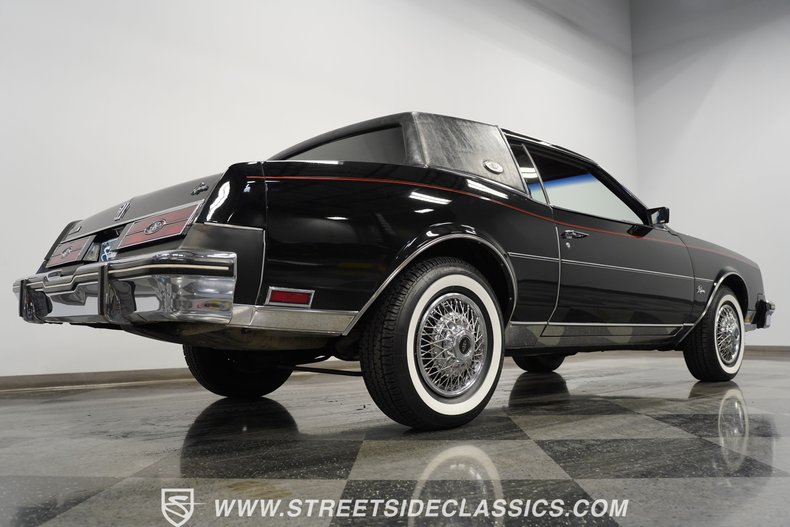 Buick-Riviera-1985-Black-Dark-Red-47