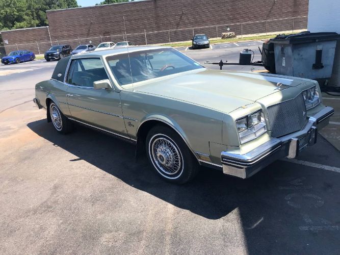 Buick-Riviera-1985-Green-11