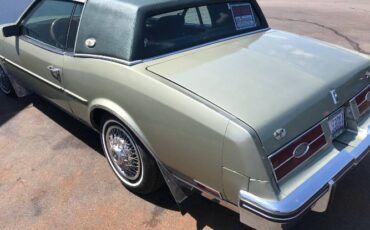 Buick-Riviera-1985-Green-9