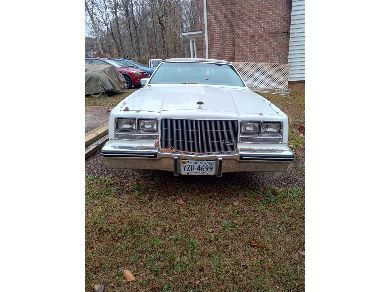 Buick-Riviera-1985-White-Red-Maroon-1