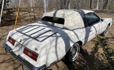 Buick-Riviera-1985-White-Red-Maroon-2