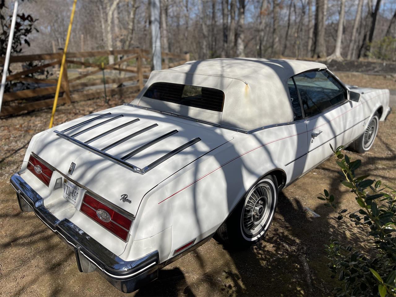 Buick-Riviera-1985-White-Red-Maroon-2