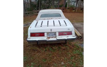 Buick-Riviera-1985-White-Red-Maroon-3