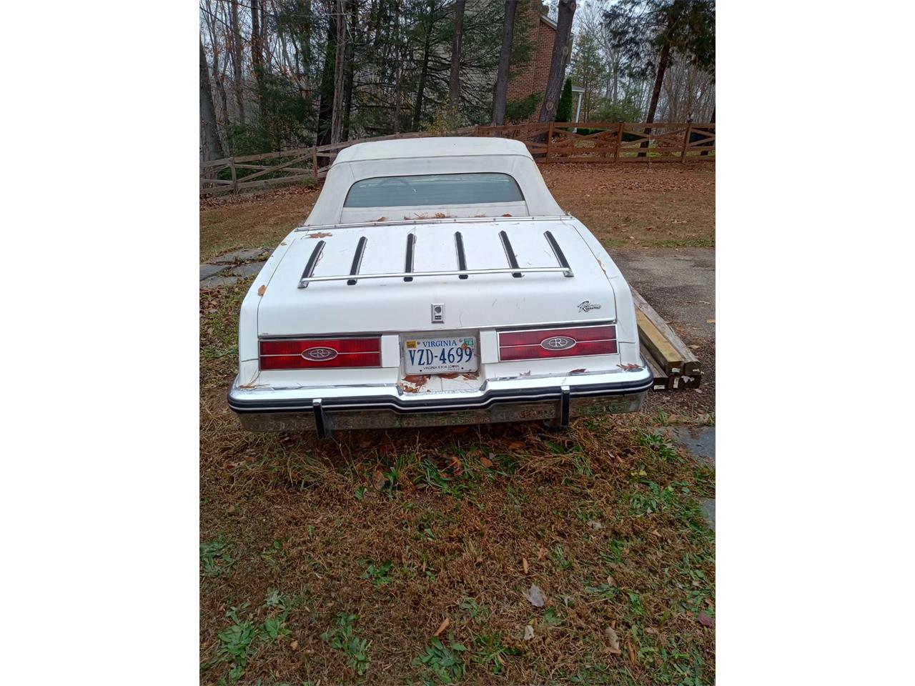 Buick-Riviera-1985-White-Red-Maroon-3