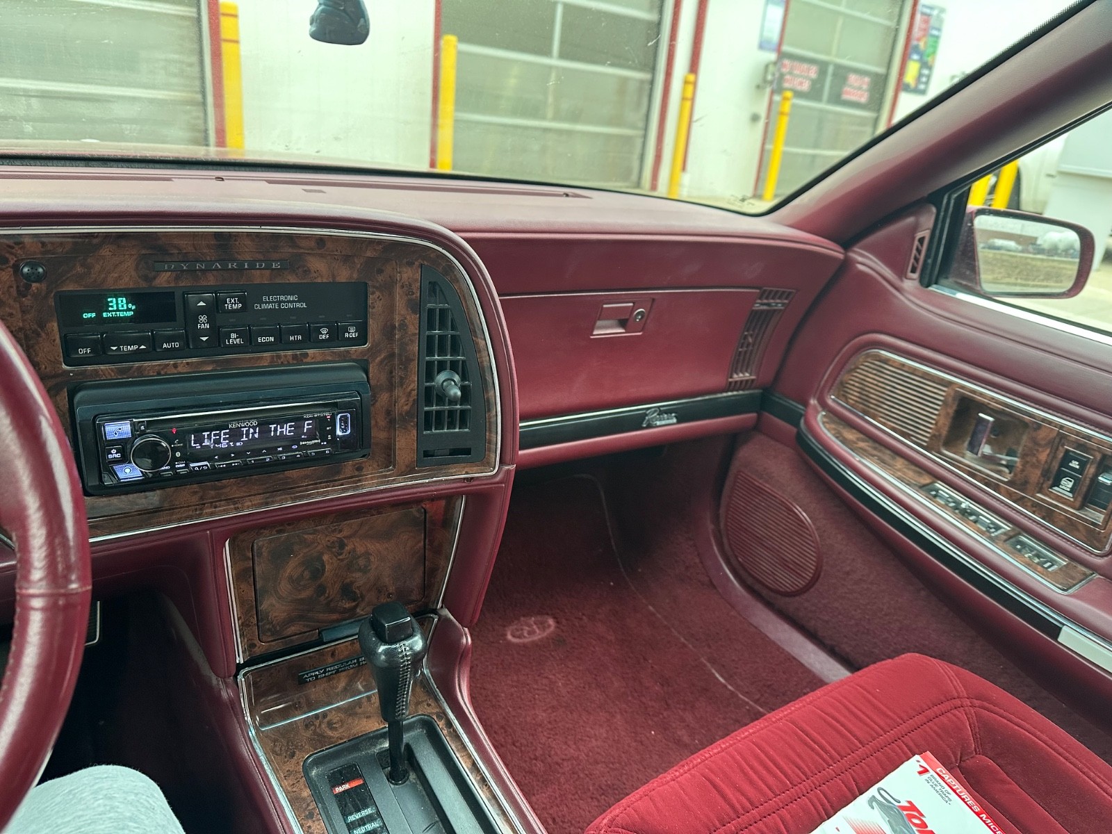 Buick-Riviera-1992-Coupe-11