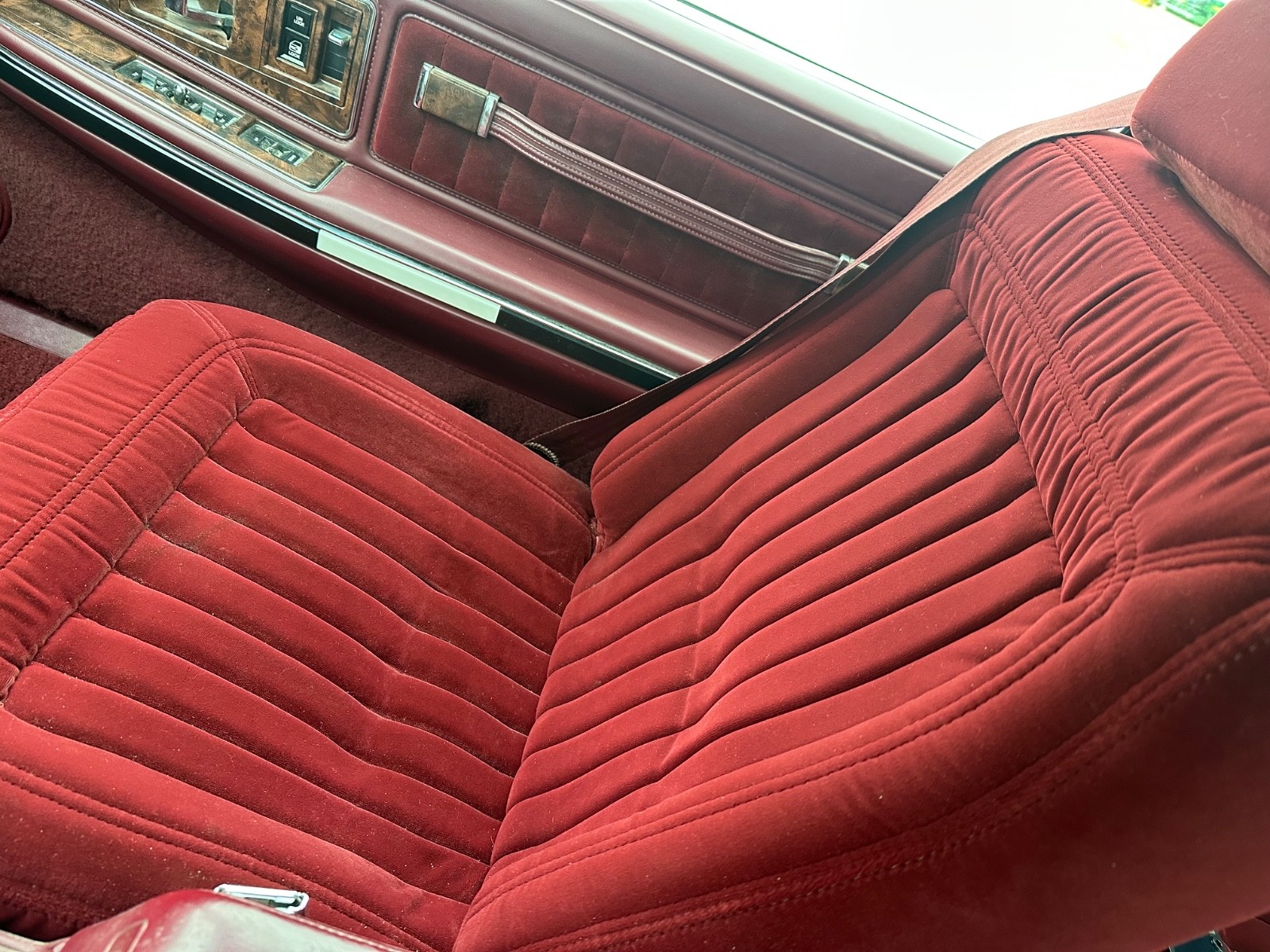 Buick-Riviera-1992-Coupe-14