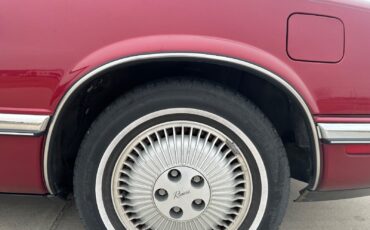 Buick-Riviera-1992-Coupe-2